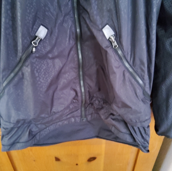 Lululemon Miss Misty Run Jacket II EUC Size 2 - Picture 2 of 8